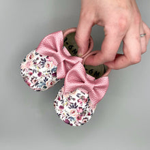 Load image into Gallery viewer, Fancy Floral BOW